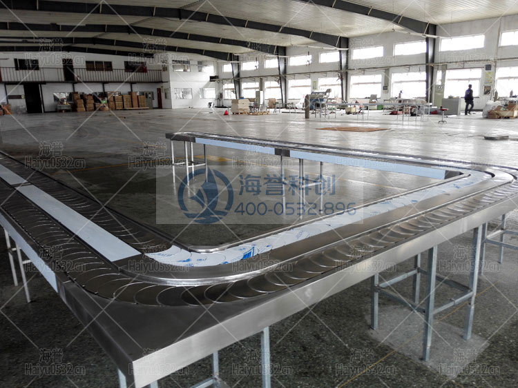 U型不銹鋼回轉(zhuǎn)小火鍋設(shè)備現(xiàn)場生產(chǎn)圖2