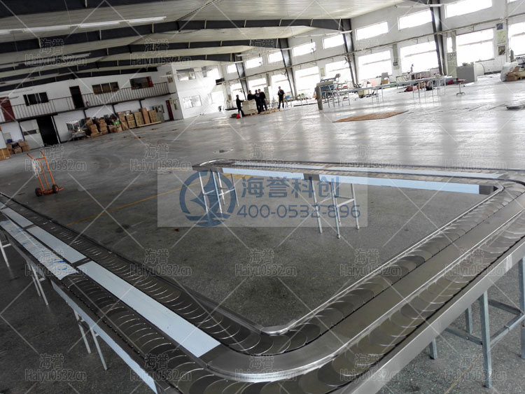 U型不銹鋼回轉(zhuǎn)小火鍋設(shè)備現(xiàn)場生產(chǎn)圖3