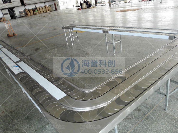 U型不銹鋼回轉(zhuǎn)小火鍋設(shè)備現(xiàn)場生產(chǎn)圖4