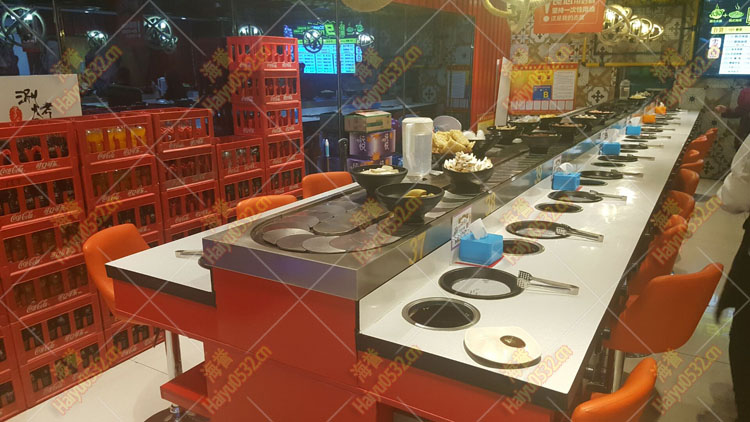 威?？句桃惑w回轉(zhuǎn)火鍋設(shè)備現(xiàn)場(chǎng)圖2