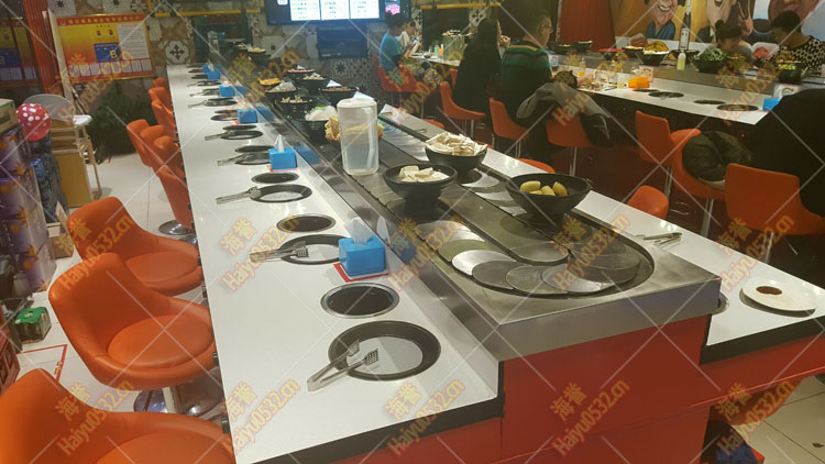 威?？句桃惑w回轉(zhuǎn)火鍋設(shè)備現(xiàn)場(chǎng)圖3