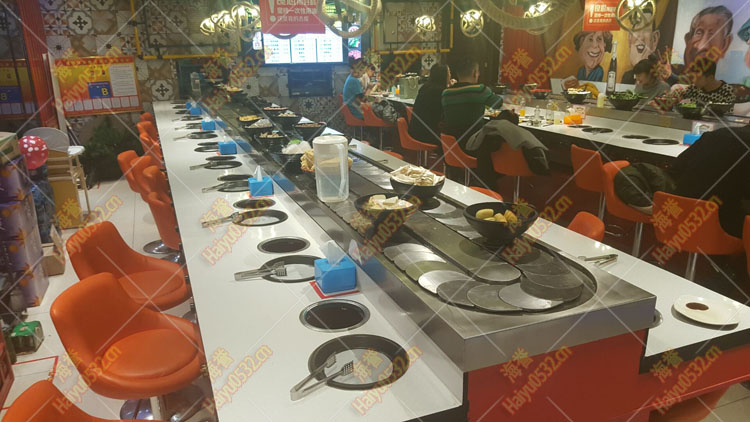 威?？句桃惑w回轉(zhuǎn)火鍋設(shè)備現(xiàn)場(chǎng)圖5