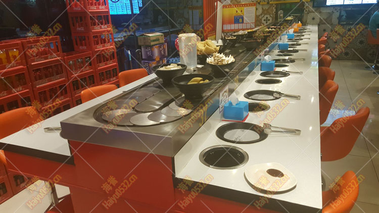 威海烤涮一體回轉(zhuǎn)火鍋設(shè)備現(xiàn)場(chǎng)圖6