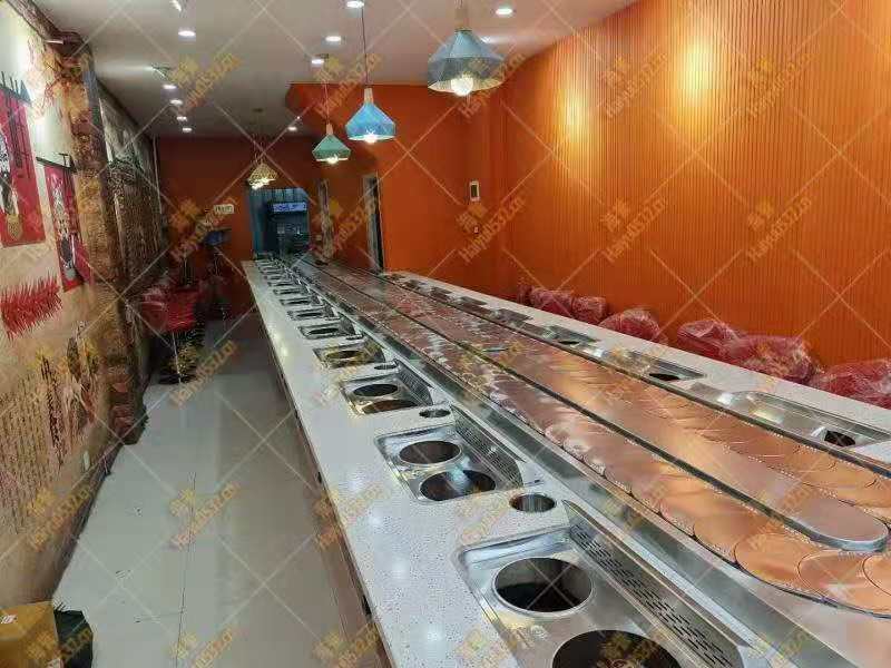 無煙涮烤旋轉(zhuǎn)小火鍋+烤肉中華美食