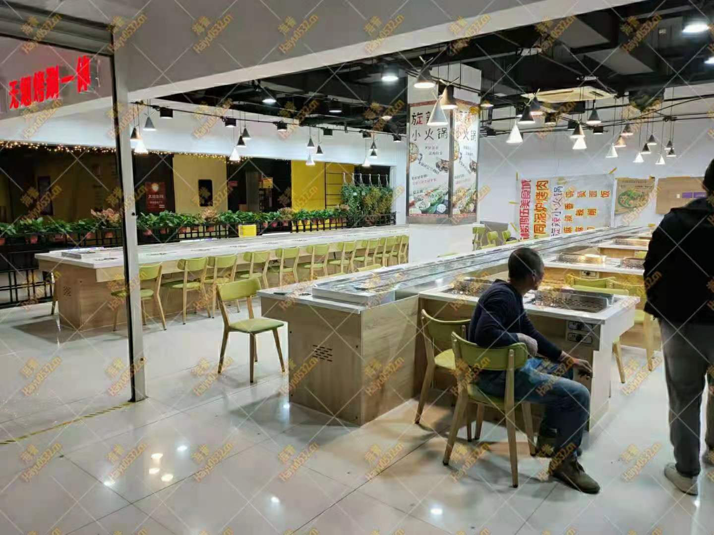 無煙涮烤旋轉(zhuǎn)小火鍋設(shè)備升級(jí)新業(yè)態(tài)
