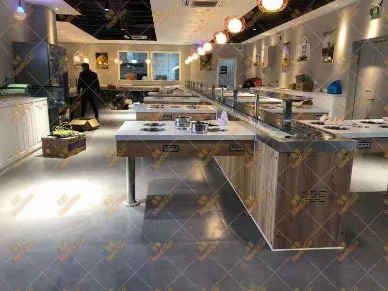 旋轉(zhuǎn)小火鍋機(jī)器多少錢(qián)一臺(tái)