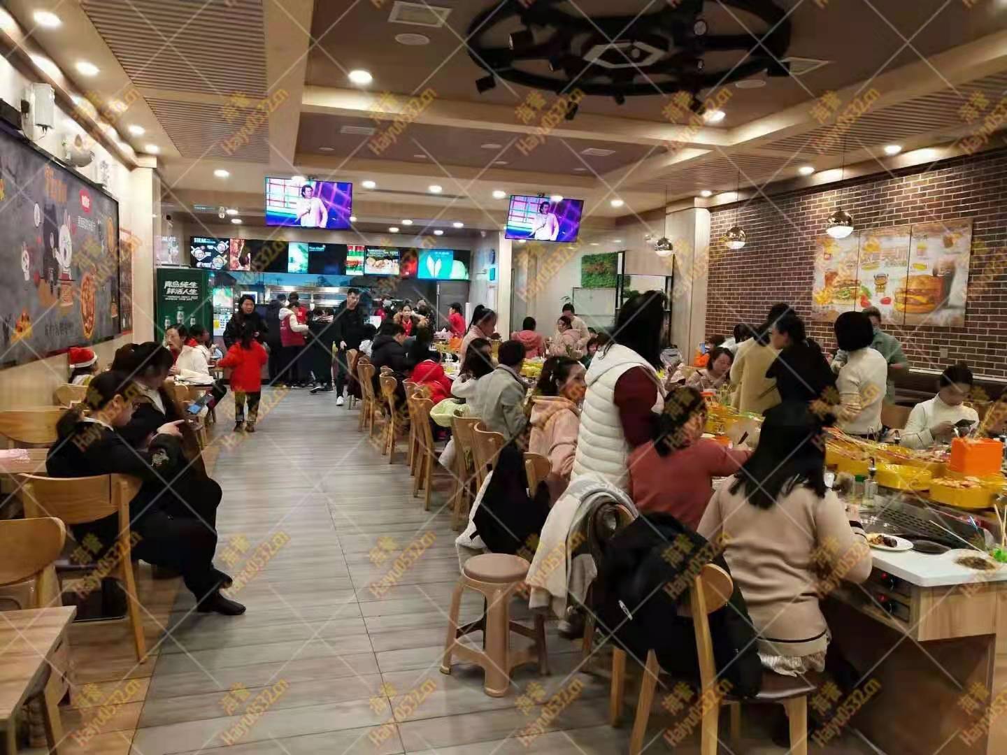 無煙涮烤四人桌旋轉(zhuǎn)小火鍋開業(yè)生意火爆