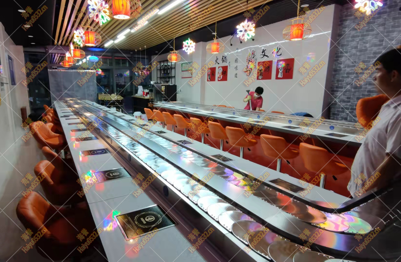 旋轉(zhuǎn)小火鍋設(shè)備