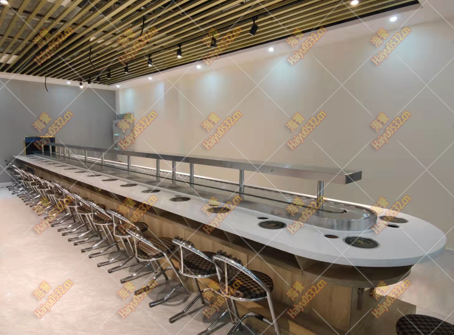 帶中島回轉火鍋船型設備完成