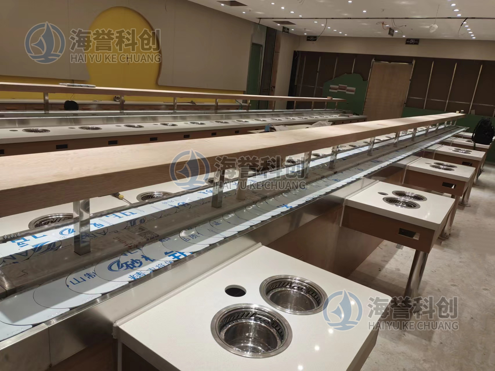 西安帶中島回轉(zhuǎn)小火鍋U型設備完成 西安帶中島回轉(zhuǎn)小火鍋U型設備完成