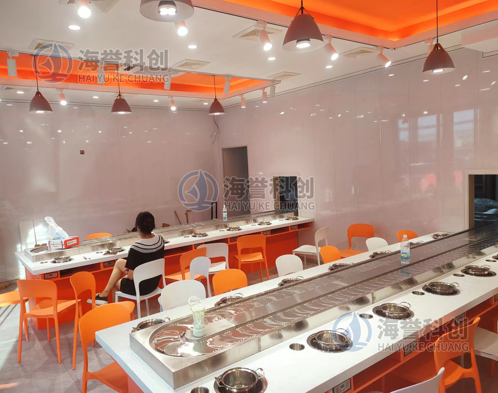 江蘇旋轉(zhuǎn)小火鍋設(shè)備完成開業(yè)爆滿！