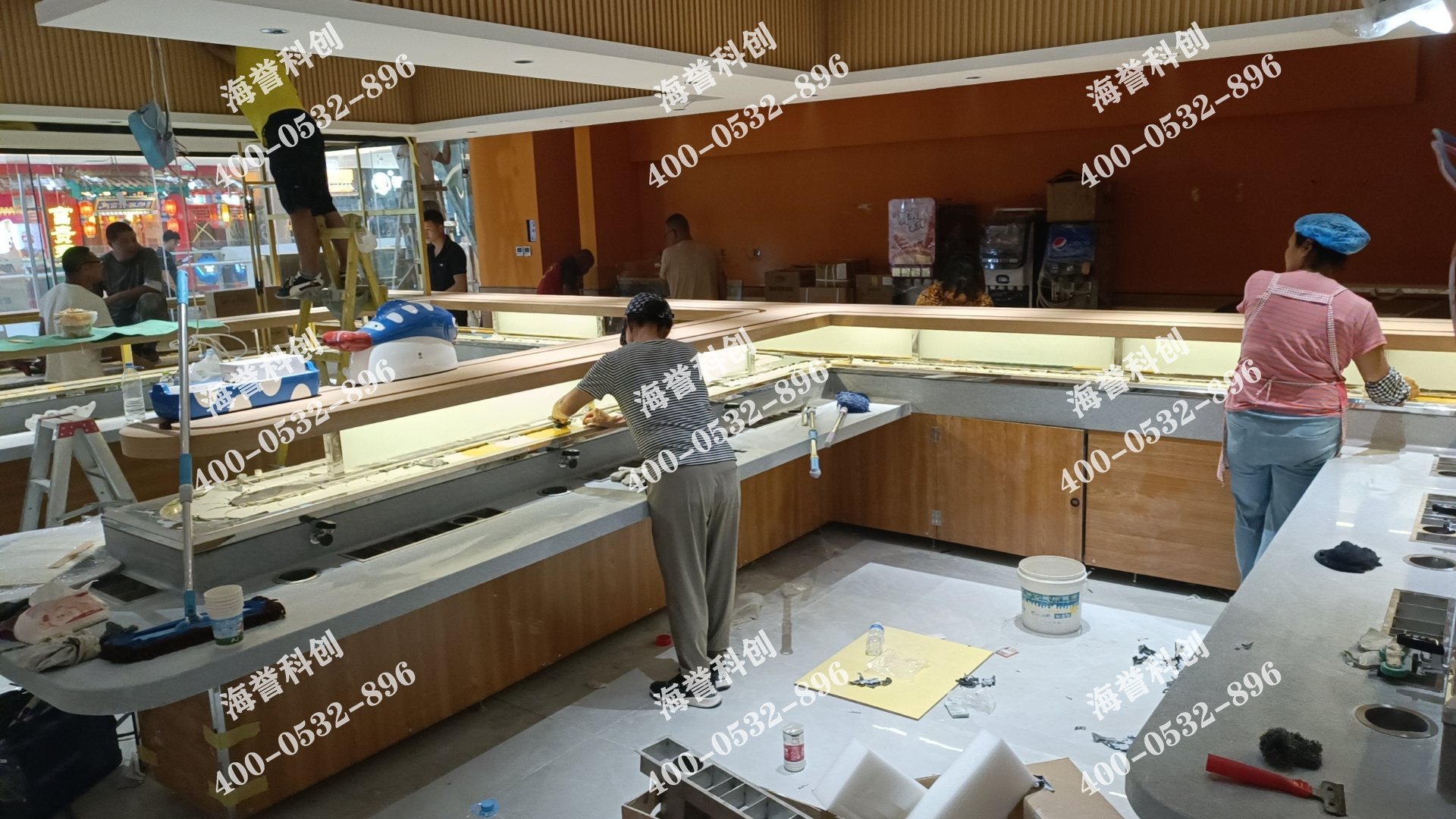 海譽科創(chuàng)山東煙臺回轉(zhuǎn)壽司設(shè)備搭載智能送餐小火車安裝完成