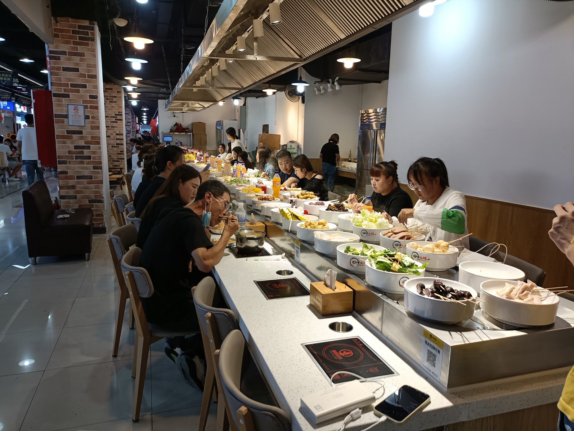 怎樣提高一家旋轉小火鍋店的送餐效率？