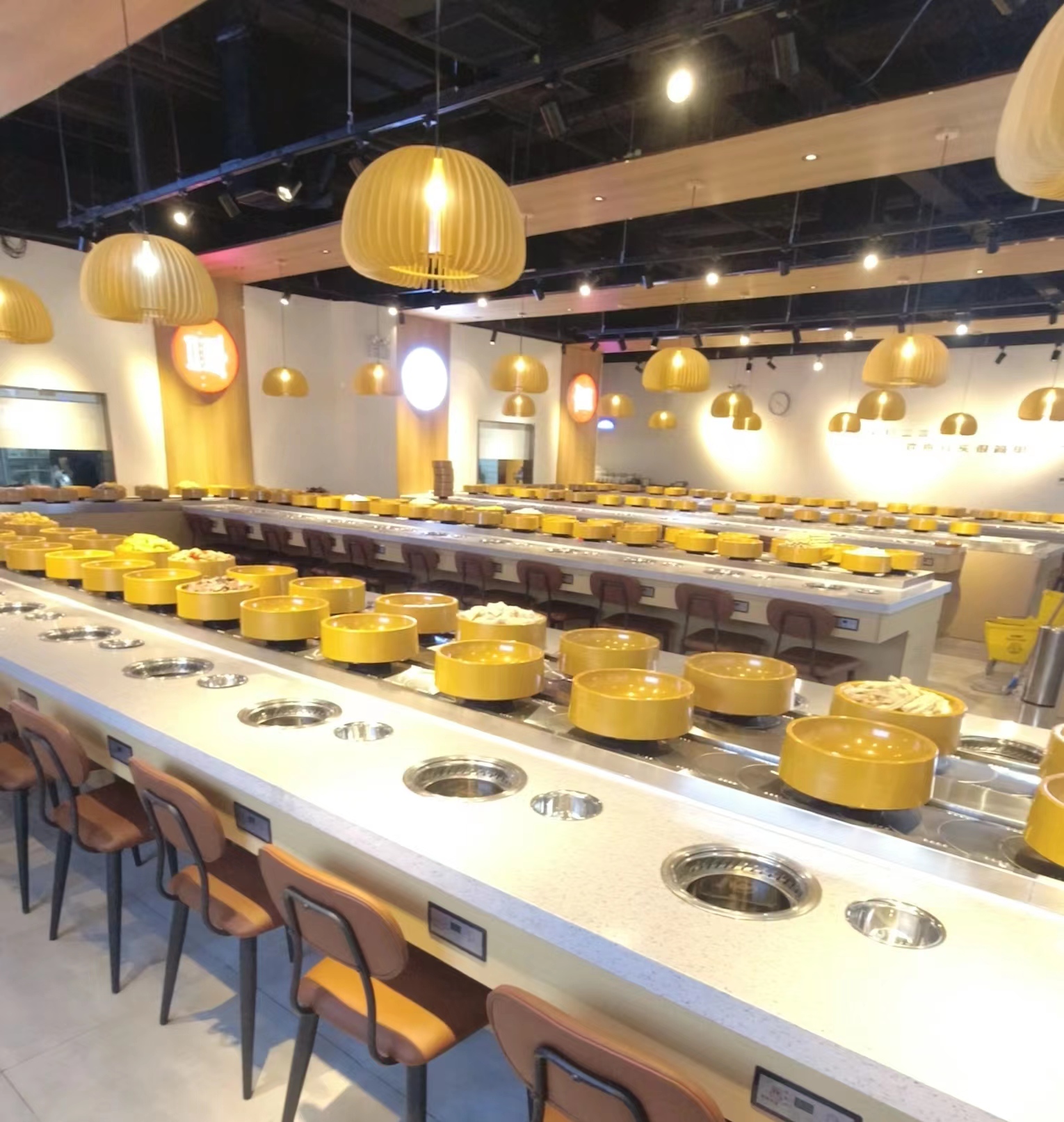 旋轉(zhuǎn)小火鍋店的裝修要注意哪些問題？