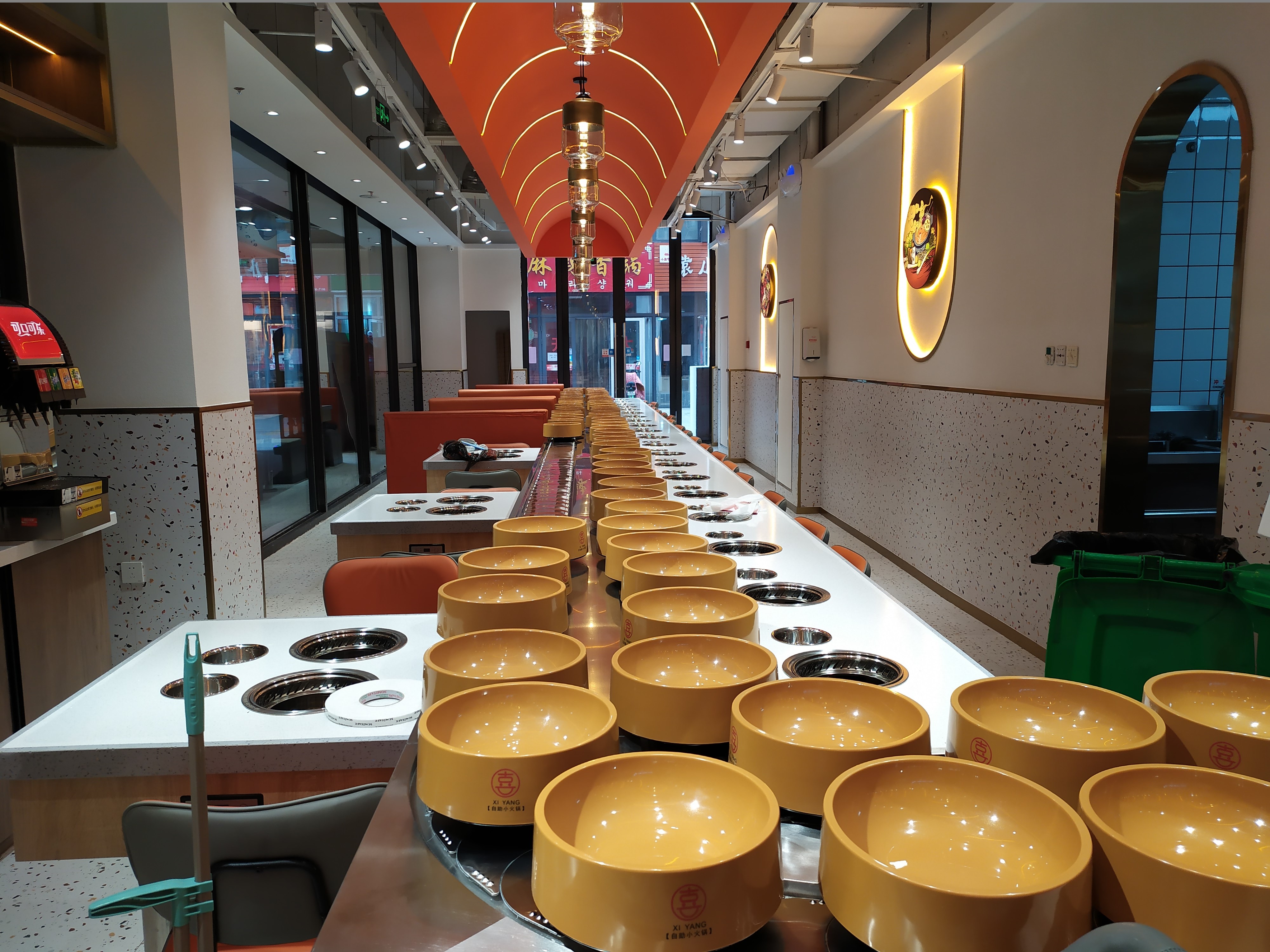 旋轉(zhuǎn)小火鍋設(shè)備中的變頻器介紹